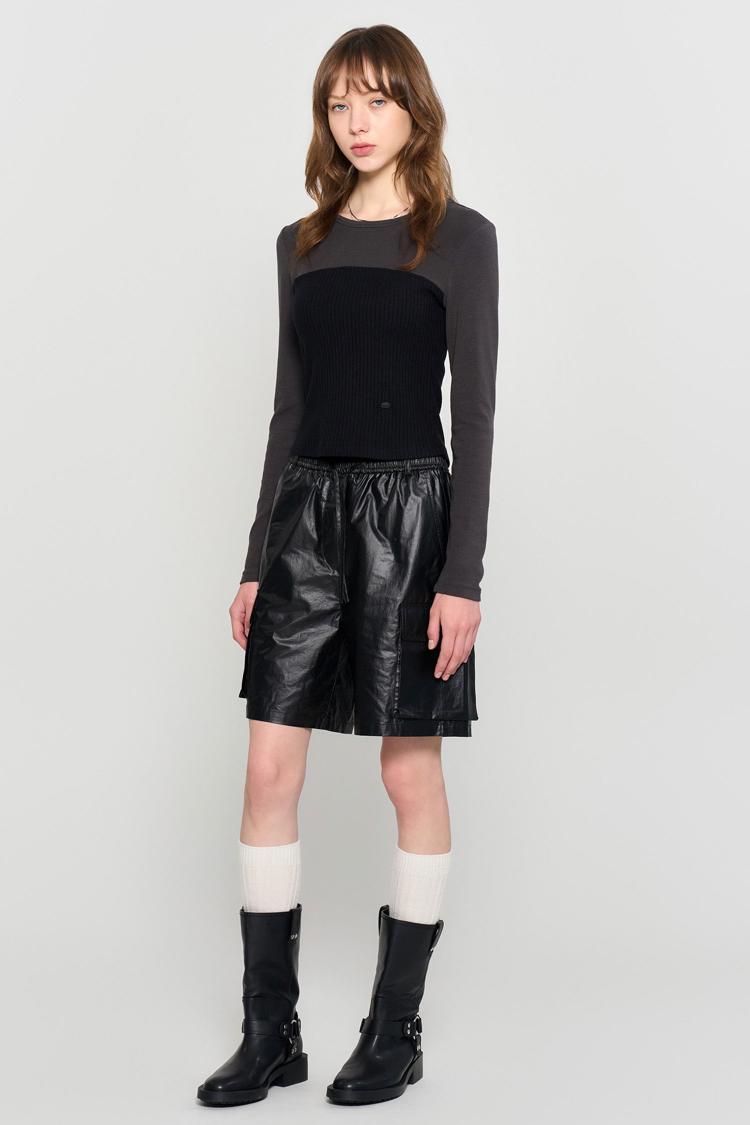WOMAN Glossy Coated Cargo Half Pants