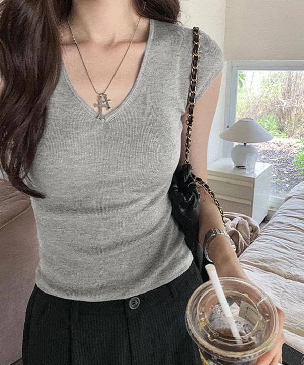 Sweety V- V-Neck Slim Knitwear Short Sleeve T-Shirt (Ships Today)