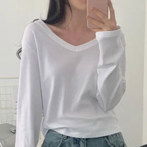 브이넥 긴팔 티셔츠