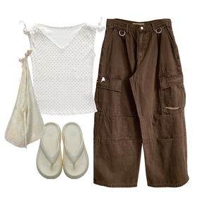 pants,sleeveless,sandals 코디