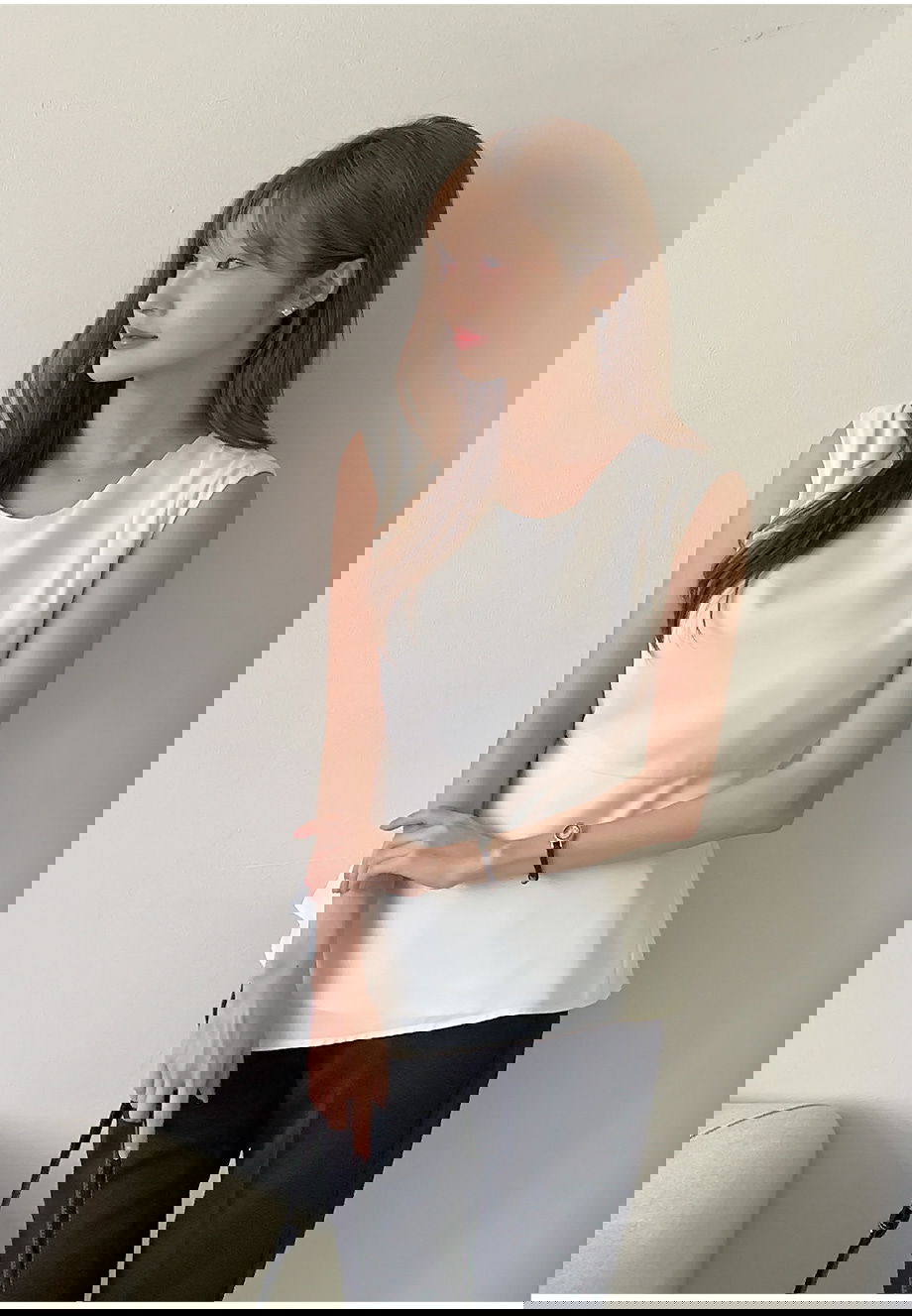 리리앤코 린브피드 핀턱 페플럼 나시 블라우스