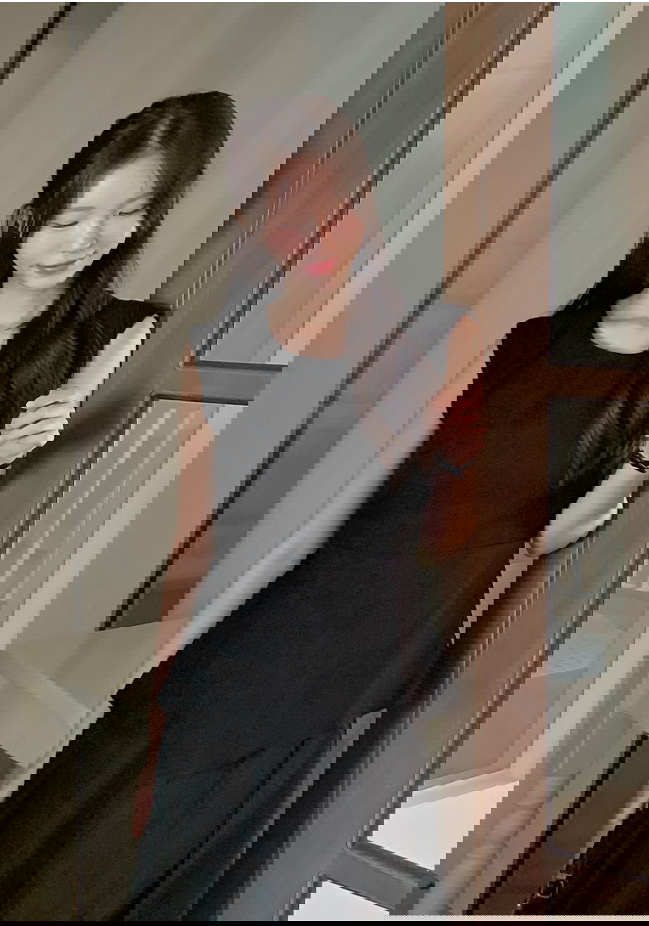 리리앤코 린브피드 핀턱 페플럼 나시 블라우스