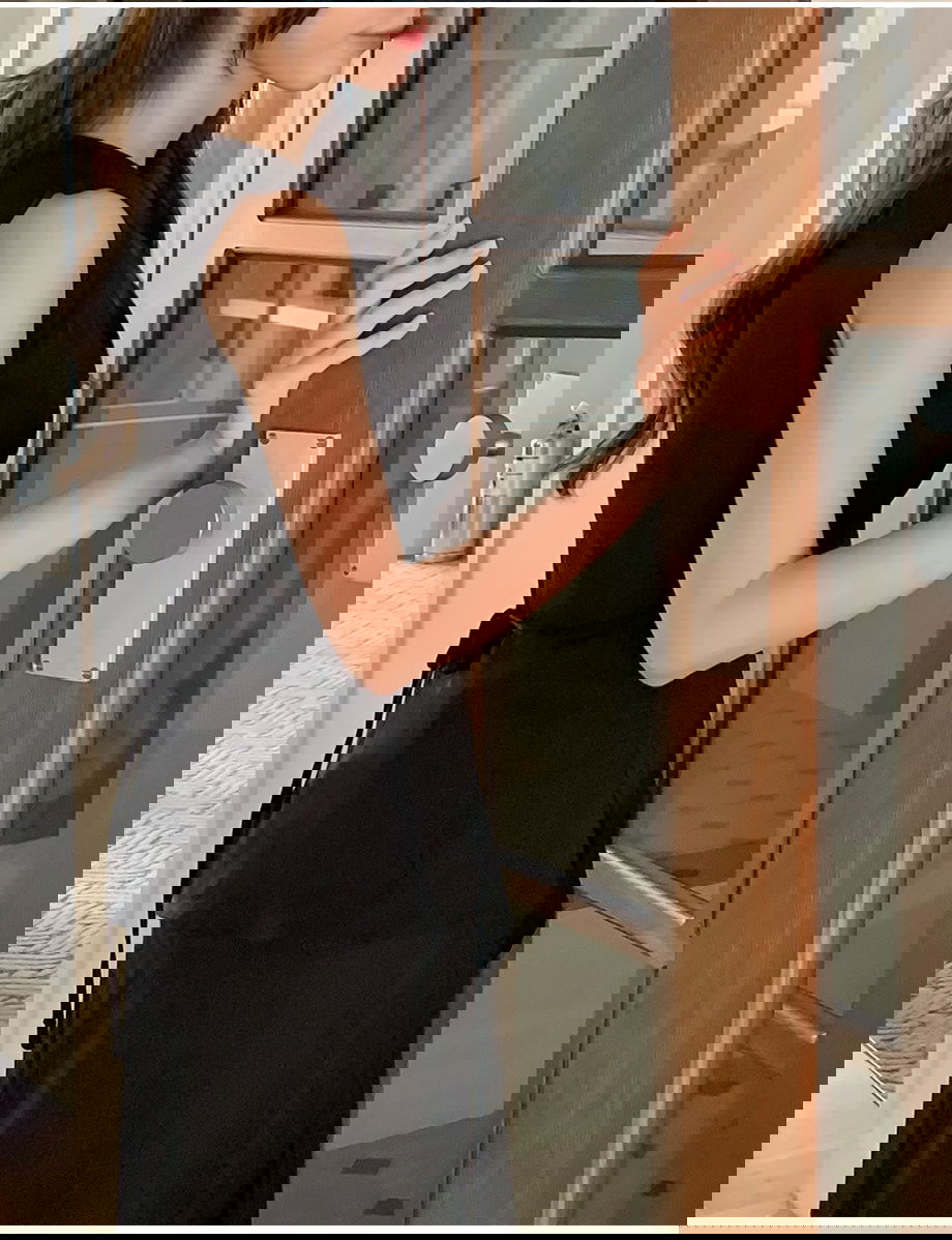 리리앤코 린브피드 핀턱 페플럼 나시 블라우스