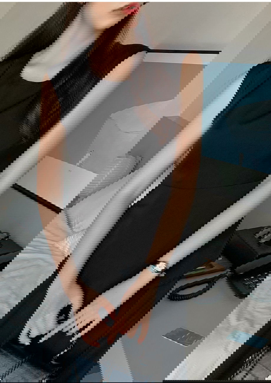 리리앤코 린브피드 핀턱 페플럼 나시 블라우스