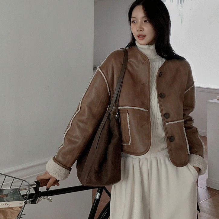 Diagonal Hole Cropped Round Wool Shearling