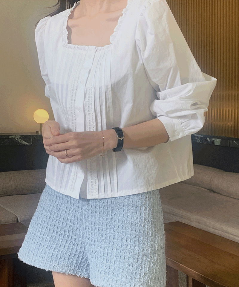 Laviane pintuck blouse