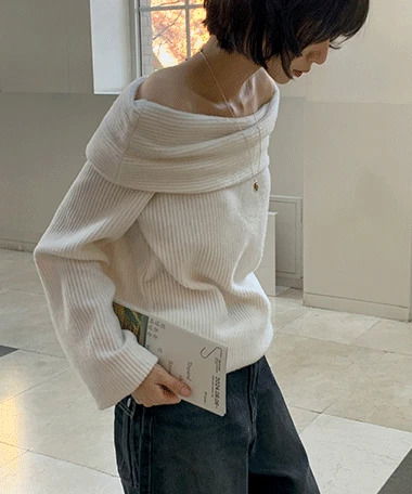 Portal Loose-fit off-shoulder knitwear 