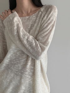 白色輕柔寬鬆圓領針織上衣