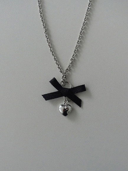 RIBBON HEART DROP NECKLACE