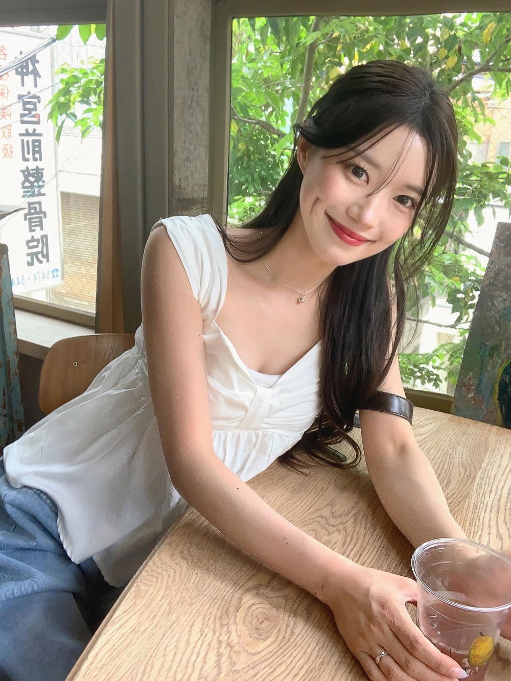 민소매 모델 착용 이미지-S6L6