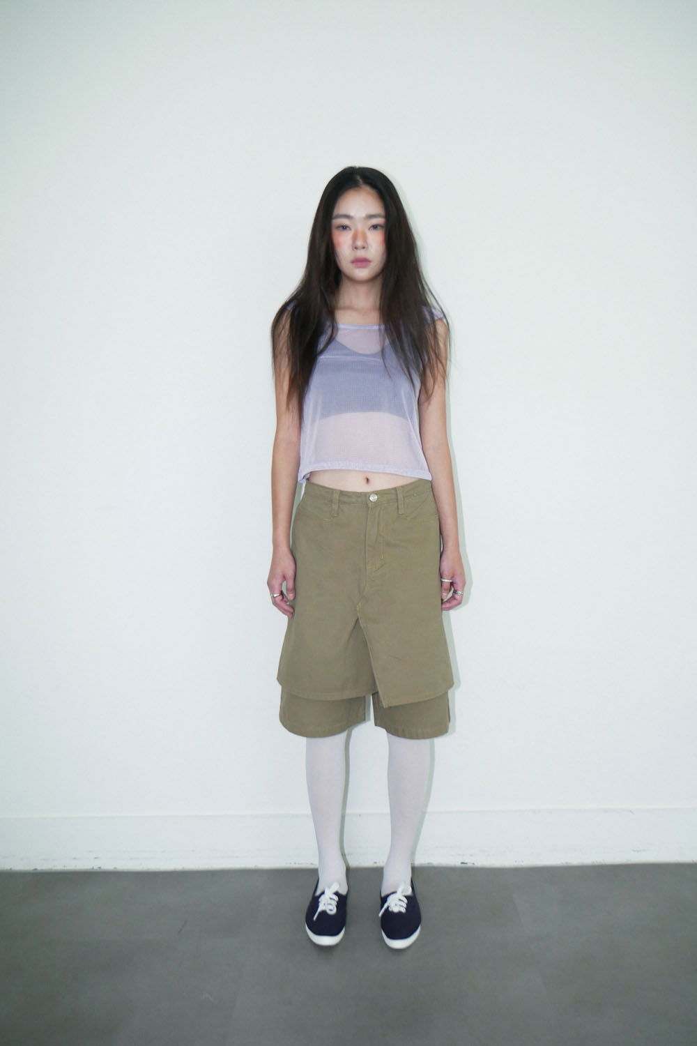 반바지 모델 착용 이미지-S1L2
