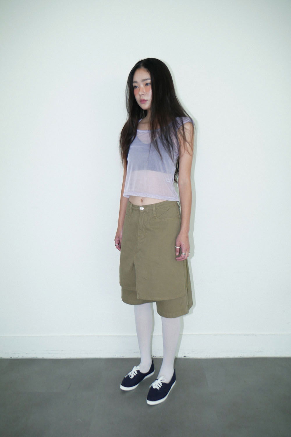 반바지 모델 착용 이미지-S1L3