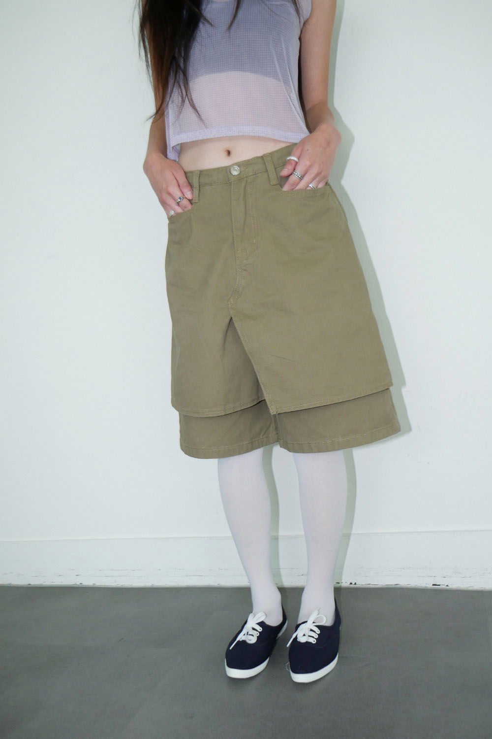 반바지 모델 착용 이미지-S1L14