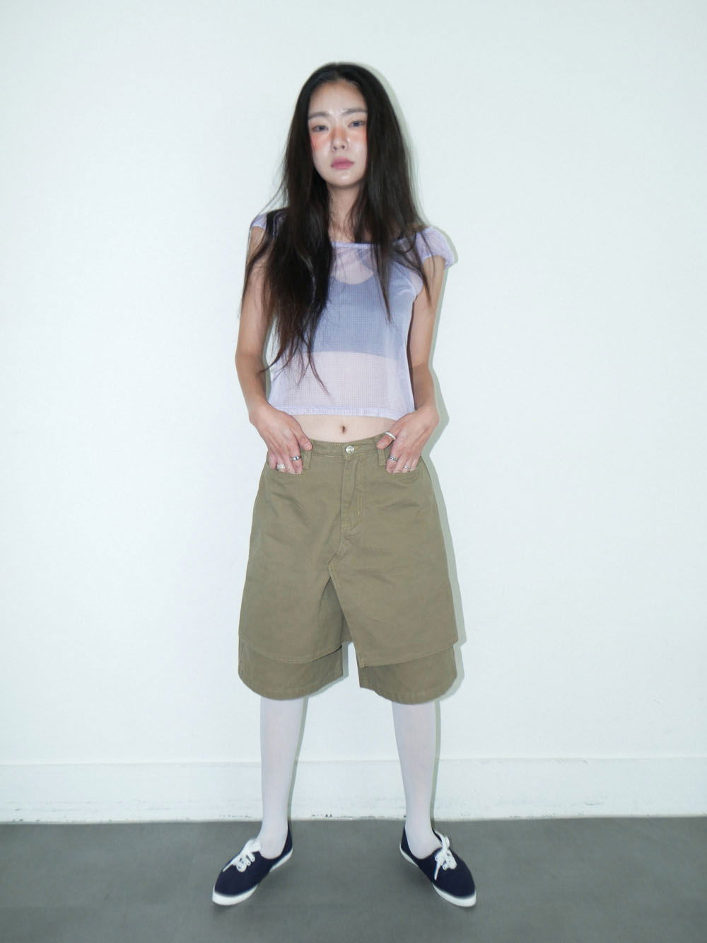 반바지 모델 착용 이미지-S1L11