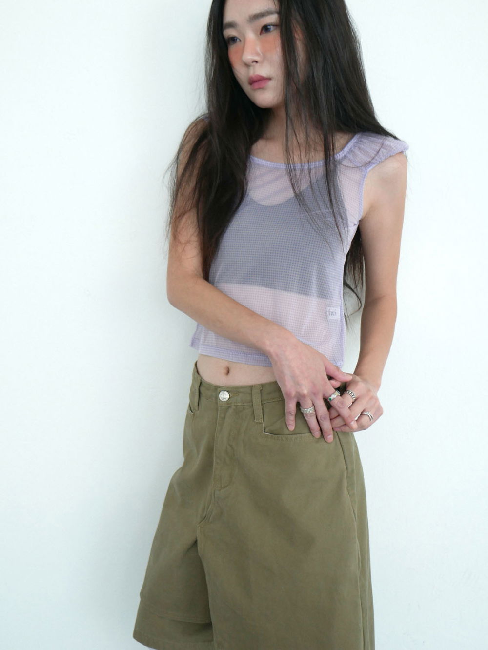 반바지 모델 착용 이미지-S1L16