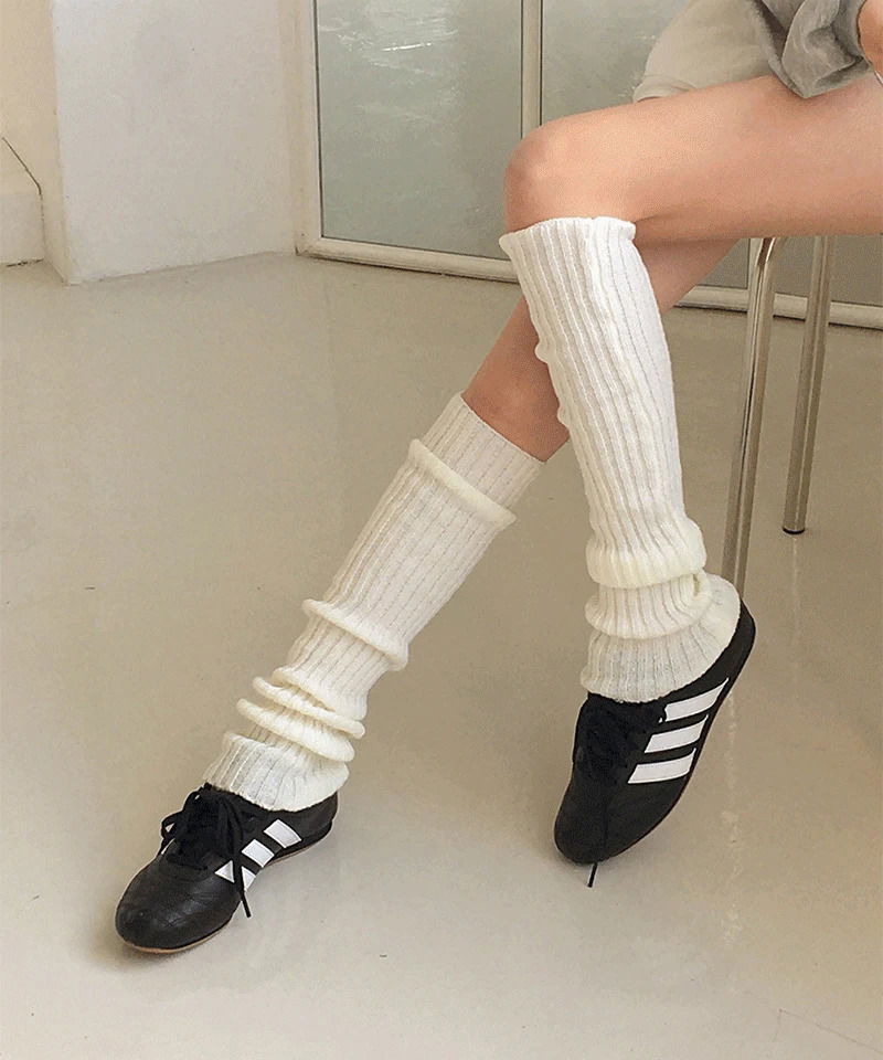 Pom Pom Leg Warmer (60cm, Layered Item)