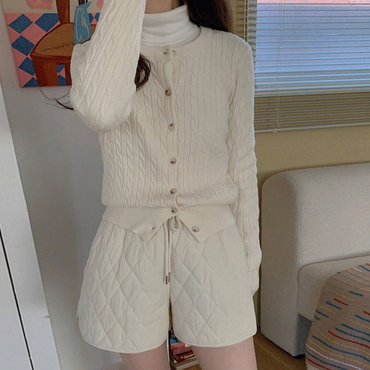 Simple Cable 4 Round Knitwear Cardigan