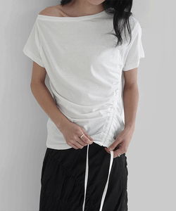 褶皺側邊露肩短袖T恤