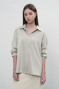 WOMAN Semi-loose silky shirt