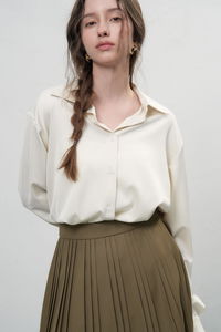 WOMAN Semi-loose silky shirt