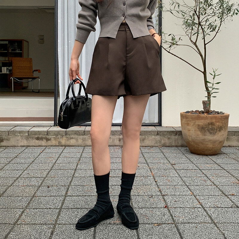 Raish pin tuck half pants