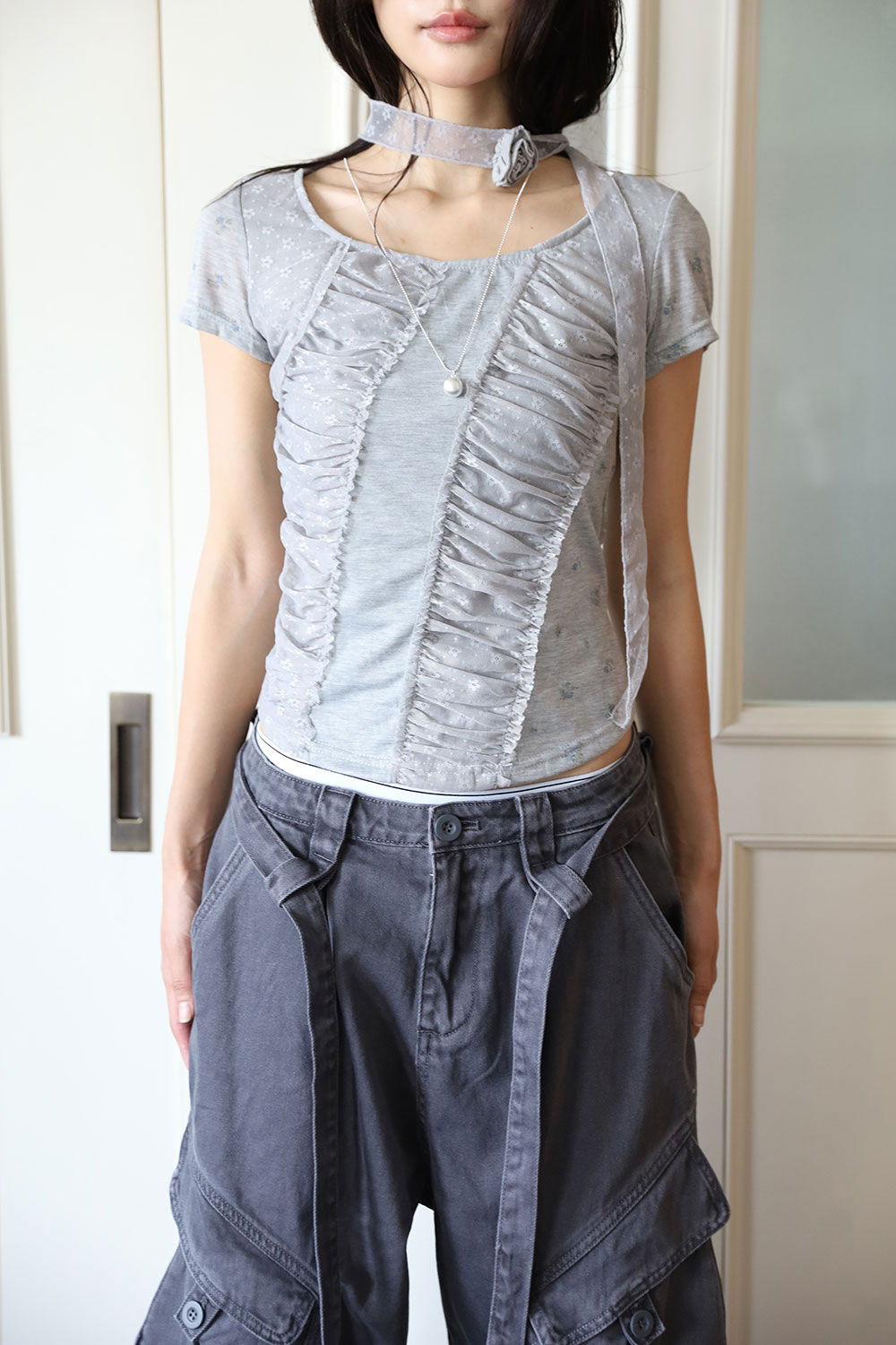 블라우스 모델 착용 이미지-S1L9