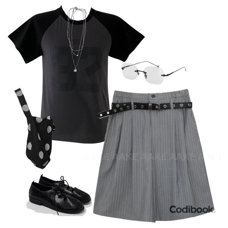 gifteabox 시그니처 넘버 배색 나그랑 세미크롭 반팔 티셔츠,binary01 리씨 무테안경,VIVIC CATS EYE NECKLACE SET (SILVER, GOLD 2COLORS)등을 매치한 코디