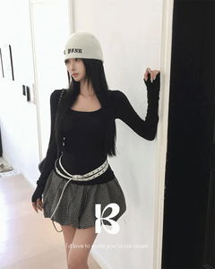 袖口開洞方領長袖T恤