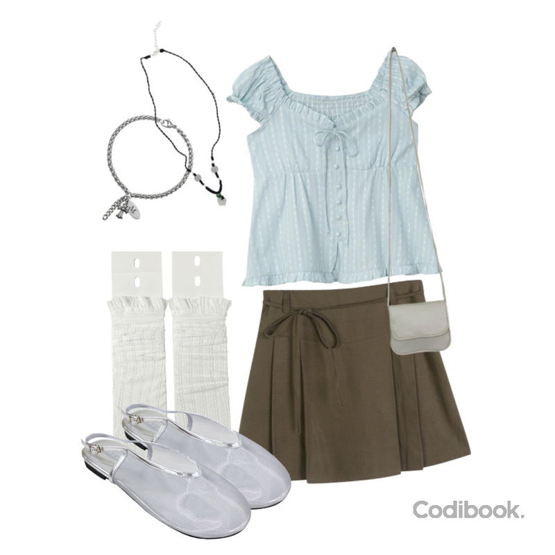 moaround 카렌 빈티지 가죽 미니 크로스백 -2color,wonderwonder 마소 빈티지 꽃 원석 목걸이,tipssy lace half socks (2color)등을 매치한 코디