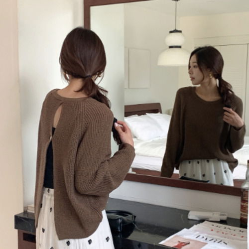 Round Neck Knitwear 针织衫