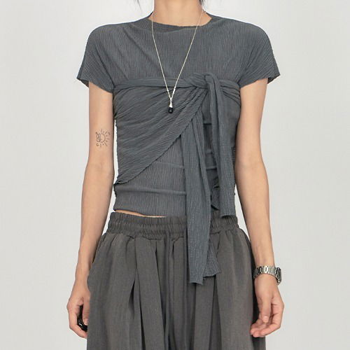 Pleats Half-Neck T-Shirt TS051