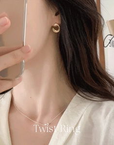 Twisted ring earrings