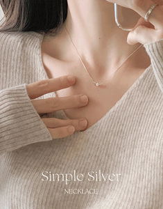 Simple silver necklace