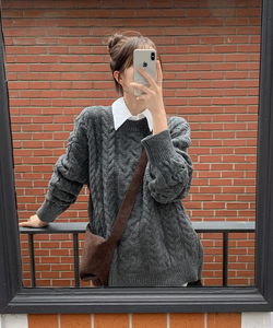 Edintz Loose-fit Round Twisted Long Sleeve Knitwear - 4 Colors