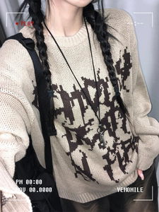 라운드 레터링 오버핏 니트