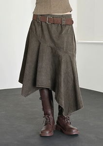 Solen's uneven skirt