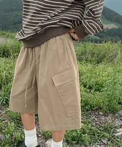 多口袋寬版棉質百慕達短褲
