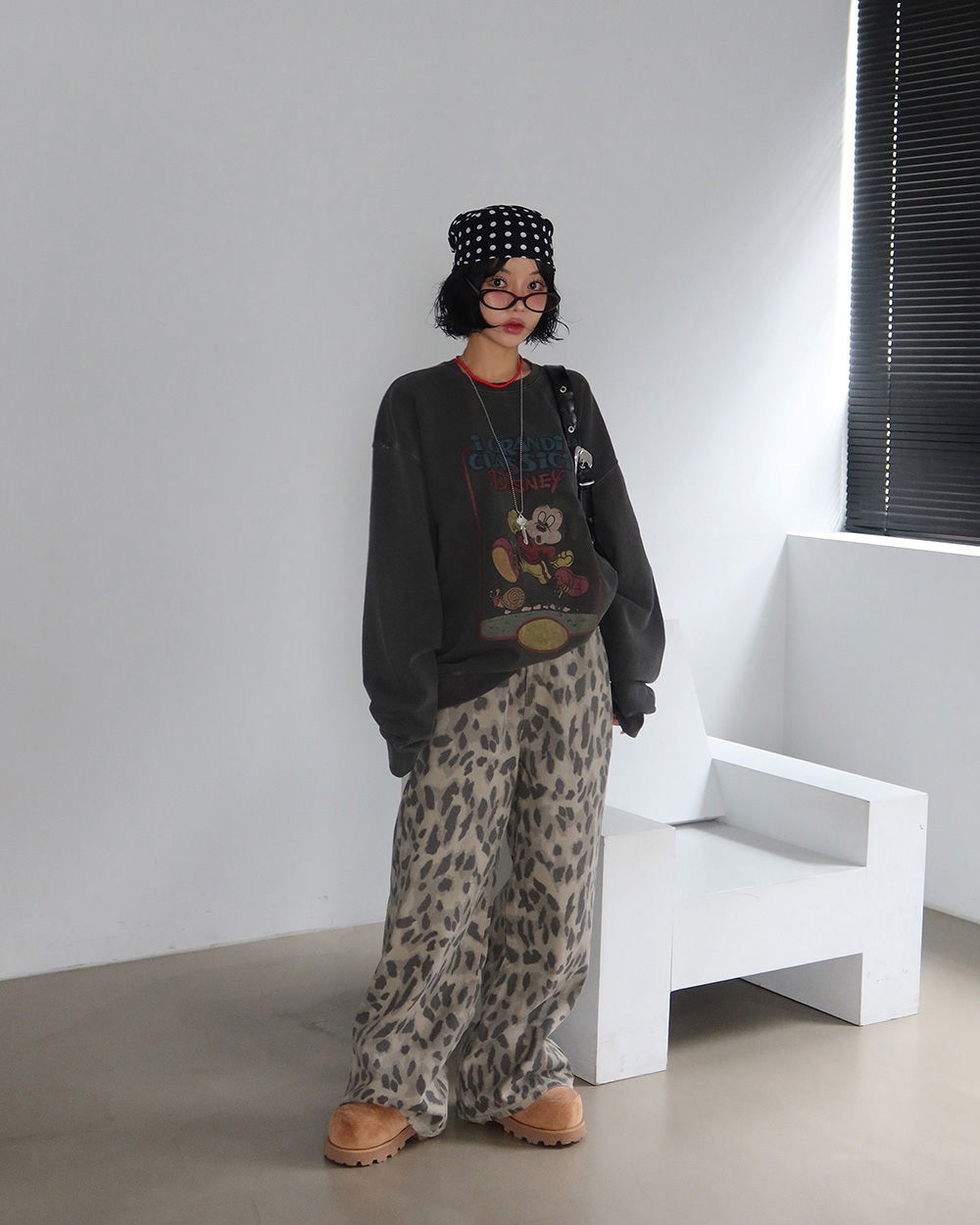 반팔 티셔츠 모델 착용 이미지-S1L55