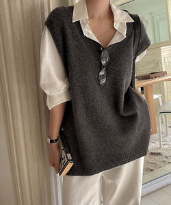 디브안 베이직 브이넥 레이어드 루즈핏 슬릿 니트 조끼 베스트