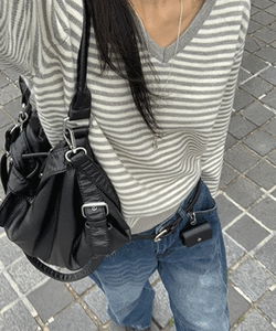 アベリンバックルレザーショルダーバッグ