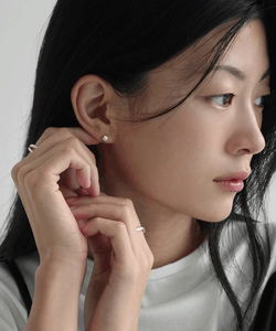 이렛트 미니 커브 이어링