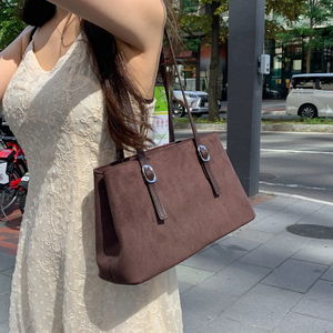 스웨이드 벨티드 버클 스퀘어 가방 숄더백 미디움