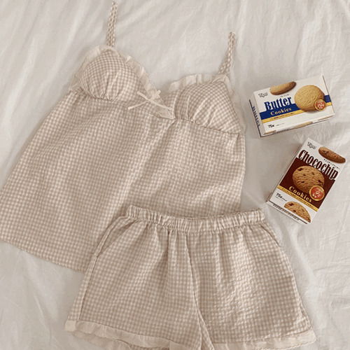 Full of cuteness, check ruffle pajama SET
