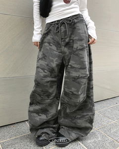 タミットカモストラップピンタックスナップボタンワイドロングパンツ