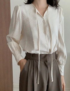 Sleeveless, two-button, three-piece ribbon shoulder puff blouse