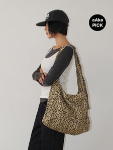 LEOPARD SNAP STRAP BAG