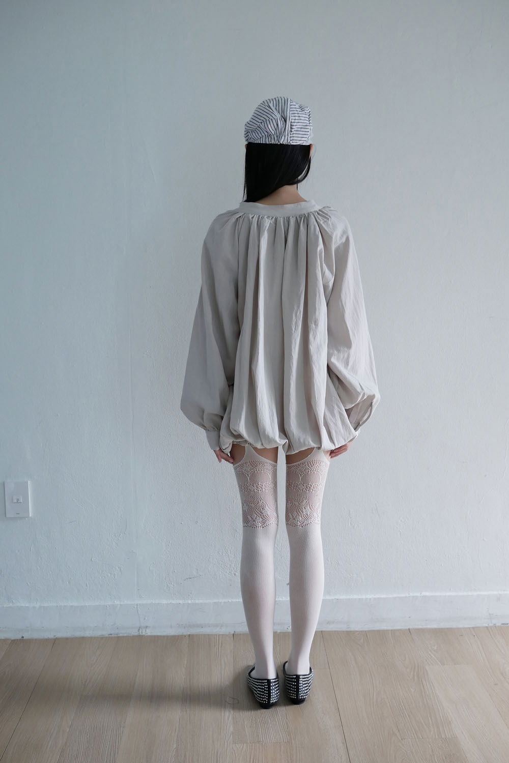 블라우스 모델 착용 이미지-S1L5