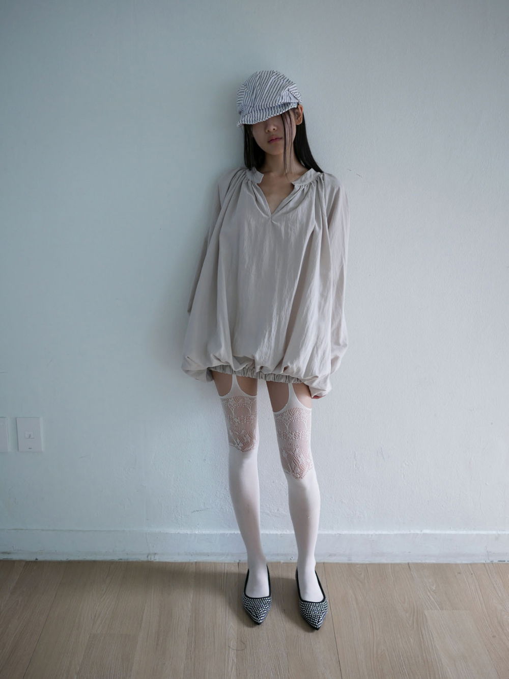 블라우스 모델 착용 이미지-S1L9