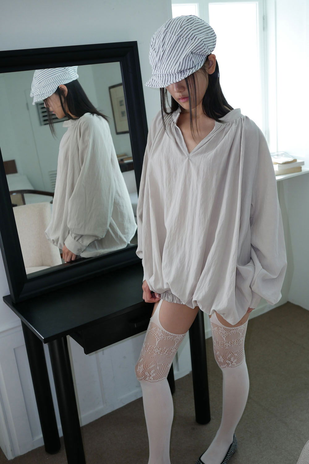 블라우스 모델 착용 이미지-S1L12