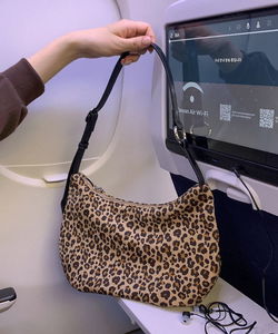 皺褶尼龍半月形肩背包手提包